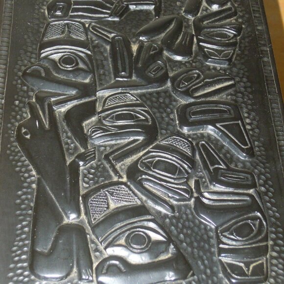 Vintage Carved Black Resin Trinket Box Haida Native Art Pacific West Coast - Picture 7 of 10